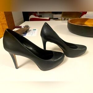 BCBGeneration 4” black heels in great condition